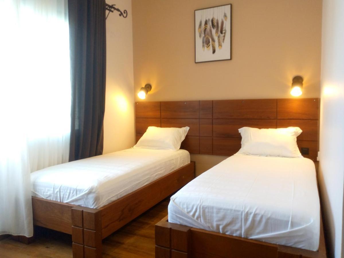 Soa Lia Hotel Miandrivazo Buitenkant foto