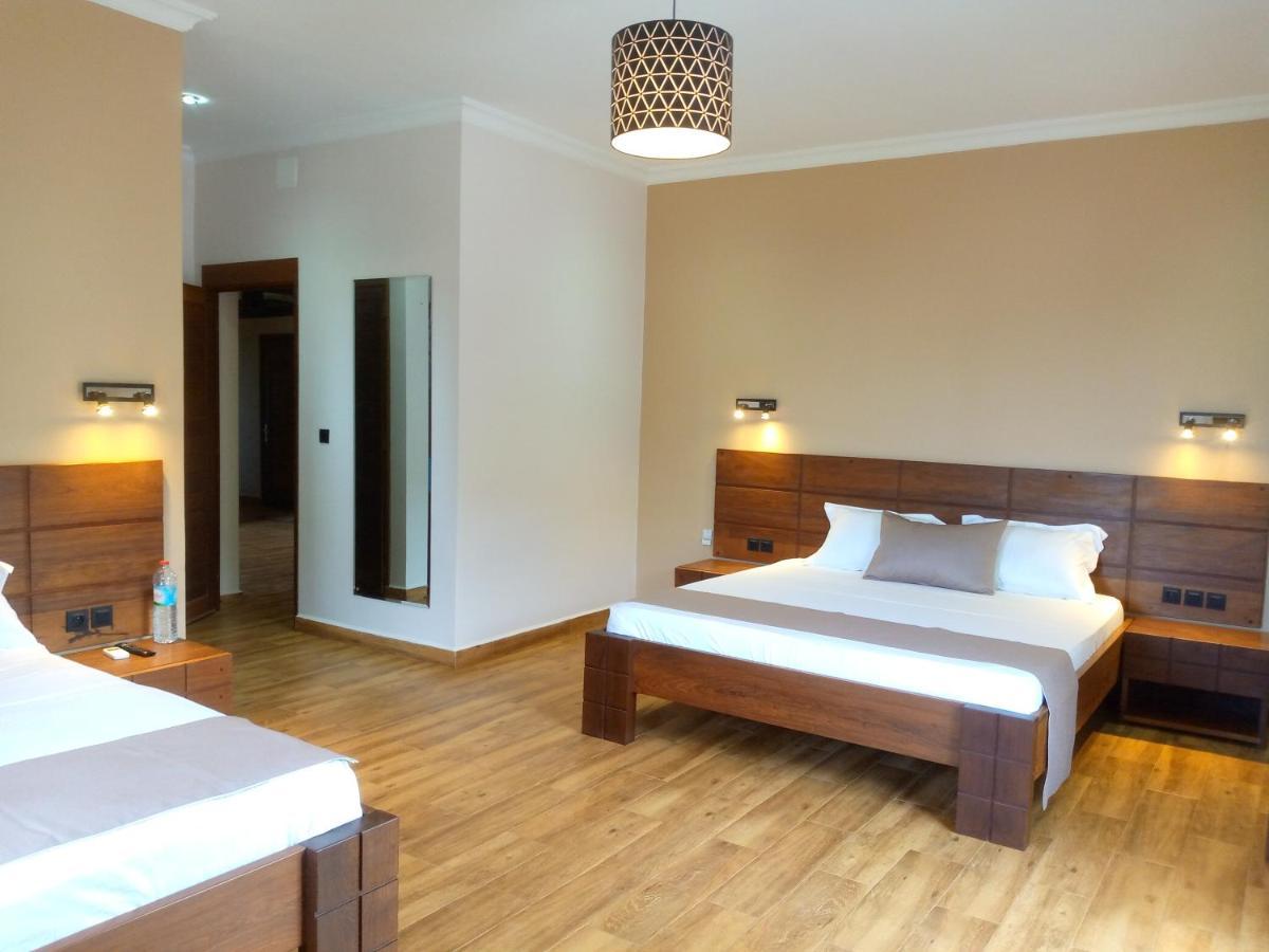 Soa Lia Hotel Miandrivazo Buitenkant foto