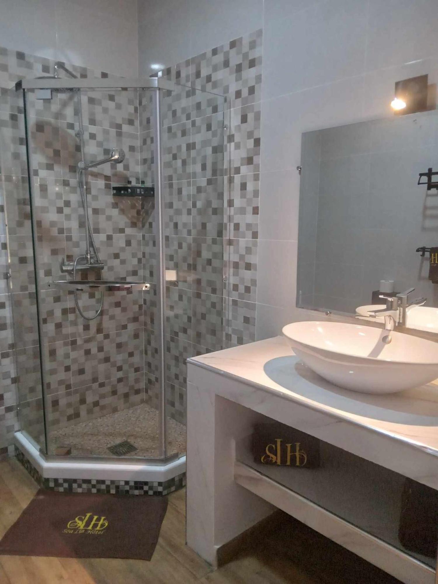 Soa Lia Hotel Miandrivazo Buitenkant foto